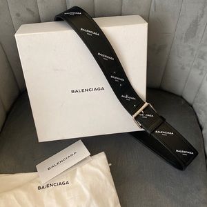 Balenciaga Size 85 Belt in great condition. COMES WITH ORIGINAL BOX AND DUSTBAG